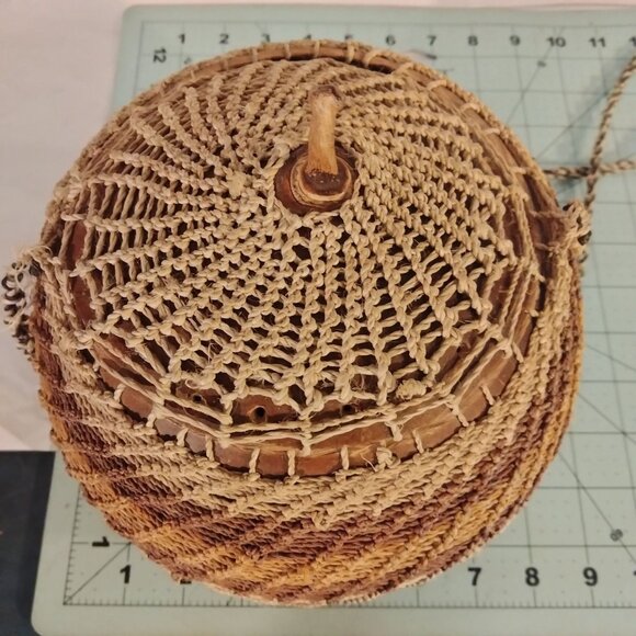 Handwoven Coconut Shell Crossbody Purse Lid Shoulder Strap Boho Unique Natural - Picture 4 of 8